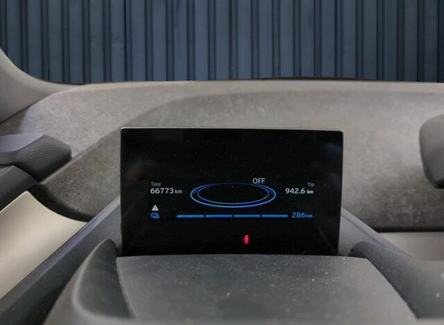 BMW i3 Basis 120Ah 42 kWh 1e-Eig, Keurig-Onderh, 12-Mnd-BOVAG, NL-Auto, Warmtepomp, Cruisecontrol, Keyless-Start, Parkeersensoren, Navigatie, Airco, Bluetooth, Stoelverwarming, Licht-Zicht-Pakket, Lm-Velgen-19Inch, Privacy-Glas