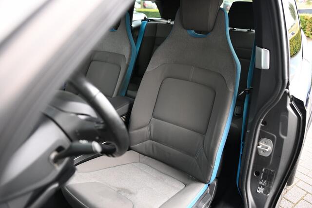 BMW i3 Basis 120Ah 42 kWh Automaat / Camera / Harman Kardon / Cruise Control / Comfort Access / DAB / PDC / 20" LMV