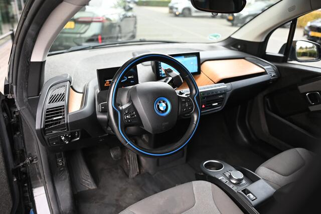 BMW i3 Basis 120Ah 42 kWh Automaat / Camera / Harman Kardon / Cruise Control / Comfort Access / DAB / PDC / 20" LMV