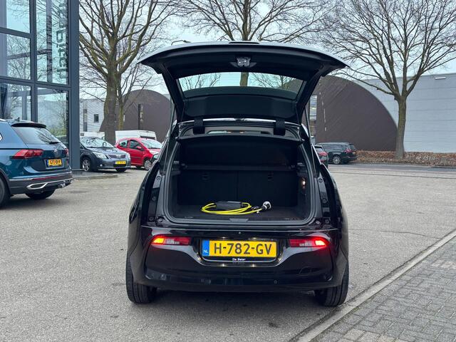 BMW i3 Executive Edition 120Ah 42 kWh UNIEKE KMSTAND |