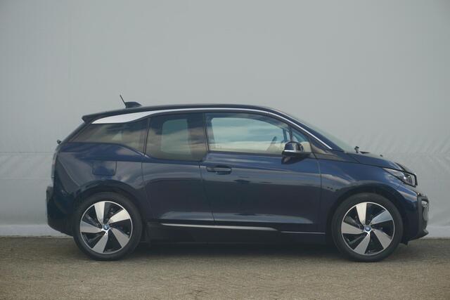 BMW i3 120Ah 19'' / Stoelverwarming / Comfort Pack / BMW Service Inclusive 10 Jaar / Extra getint glas