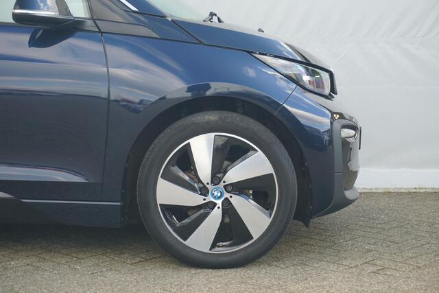 BMW i3 120Ah 19'' / Stoelverwarming / Comfort Pack / BMW Service Inclusive 10 Jaar / Extra getint glas