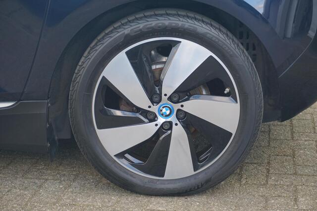 BMW i3 120Ah 19'' / Stoelverwarming / Comfort Pack / BMW Service Inclusive 10 Jaar / Extra getint glas