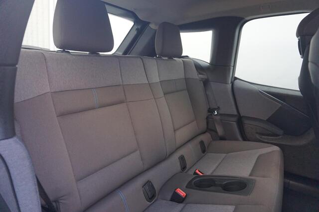 BMW i3 120Ah 19'' / Stoelverwarming / Comfort Pack / BMW Service Inclusive 10 Jaar / Extra getint glas