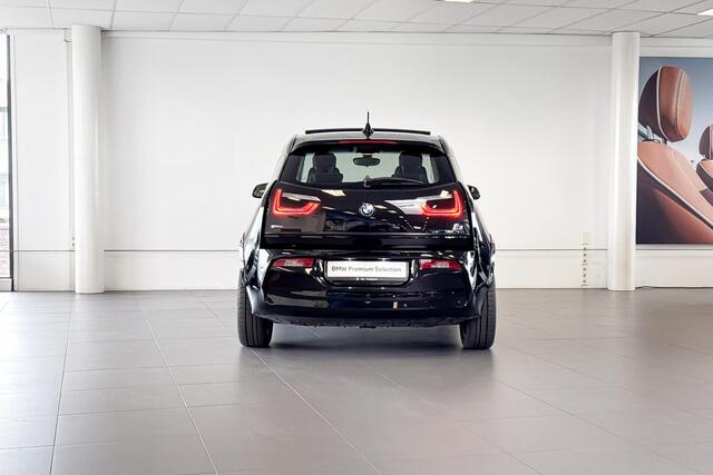 BMW i3 Basis 120Ah 42 kWh | Stoelverwarming | Glazen schuif-/kanteldak | Sportonderstel |
