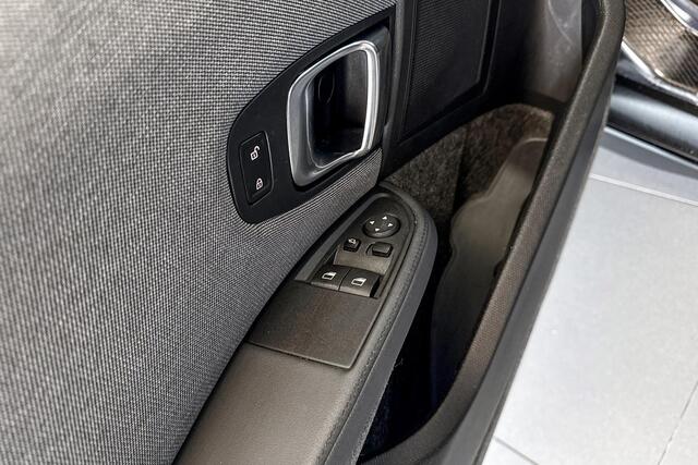 BMW i3 Basis 120Ah 42 kWh | Stoelverwarming | Glazen schuif-/kanteldak | Sportonderstel |