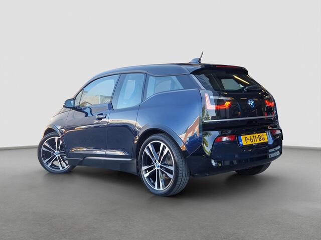 BMW i3 Business Edition 120Ah 42 kWh | Camera | Navi | Licht- en Regensensor | Cruise | Stoelverwarming | DAB |