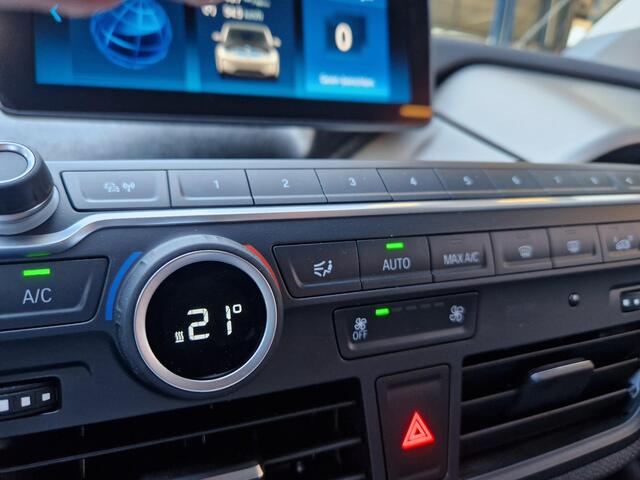 BMW i3 Business Edition 120Ah 42 kWh | Camera | Navi | Licht- en Regensensor | Cruise | Stoelverwarming | DAB |