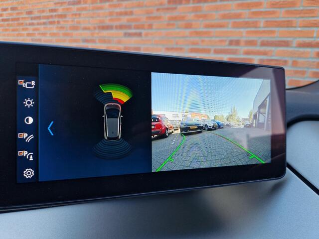 BMW i3 Business Edition 120Ah 42 kWh | Camera | Navi | Licht- en Regensensor | Cruise | Stoelverwarming | DAB |