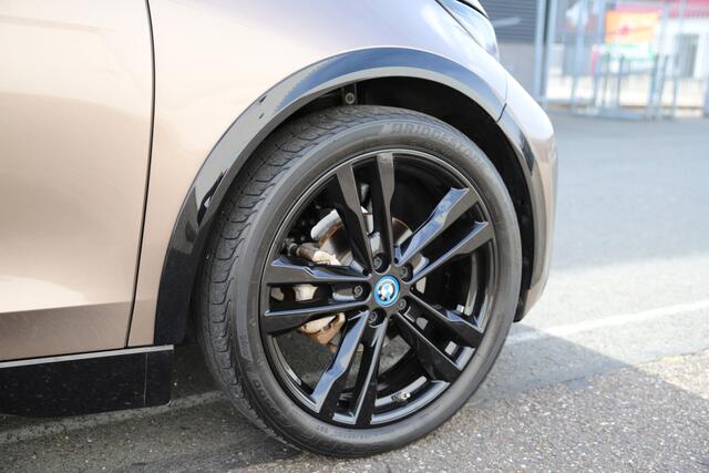 BMW i3 Executive 120Ah 42 kWh/Sunroof/Camera/Warmtepomp/3-Fase