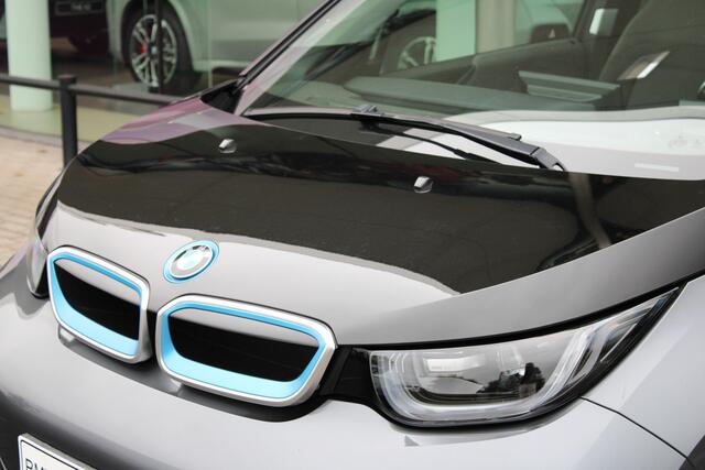 BMW i3 Executive / Achteruitrijcamera / Park Assistant / Stoelverwarming / Navigatie Professional / Comfort Access