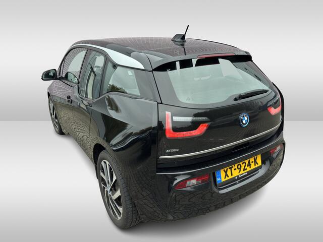 BMW i3 Basis 120Ah 42 kWh / Navigatie / 19'' / Parkeerhulp achter / Navigatie / Harman Kardon / Stoelverwarming / Cruise Control / Warmtepomp / Getint glas