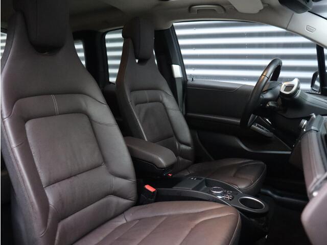 BMW i3 S 120Ah | High Executive | Sportpakket | Panodak | Navi Prof. | Apple Carplay Voorbereiding | Verwarmbare Voorstoelen | Park Distance Control | 20'' LMV