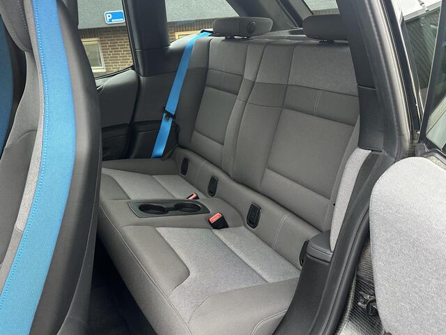 BMW i3 Dark Shadow Edition 120Ah 42 kWh VAN: ¤21.900,- VOOR: ¤19.877,- UW EINDEJAARSVOORDEEL: ¤2.023,- | HARMAN KARDON| ACHTERUITRIJCAMERA| STOELVERWARMING| WARMTEPOMP| COMFORT ACCESS