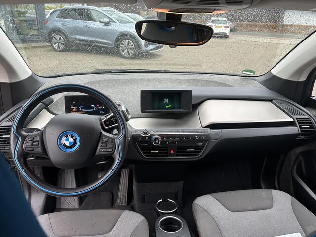 BMW i3 Basis 120Ah 42 kWh SOH 100% | 3-FASE LADER | WARMTEPOMP | ORIGINEEL NL AUTO MET NAP | DEALER ONDERHOUDEN | STOELVERWARMING | CAMERA | 12 MND BOVAG GARANTIE