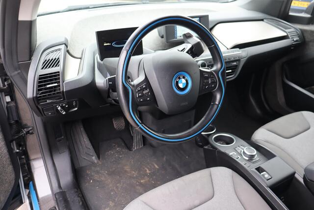 BMW i3 Basis iPerformance 94Ah 33 kWh 89,6% SOH, Climate control, Navigatie, Camera, Stoelverwarming, Auto wordt op dit moment gereinigd.
