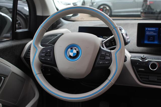 BMW i3 S 120Ah 42 kWh / Camera / Warmtepomp / Navi. Proff / 18'' / Stoelverwarming / DAB / Getint glas / Cruise Control