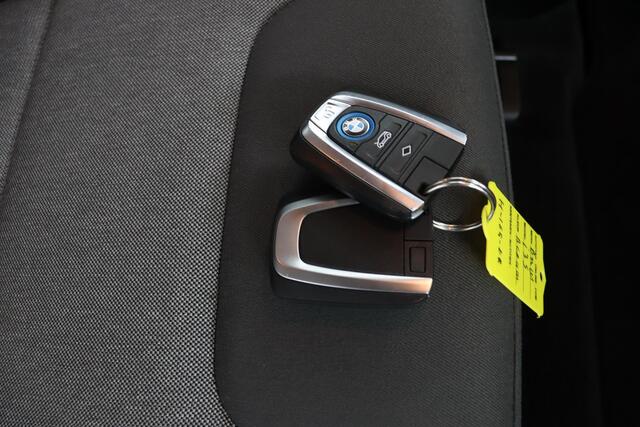 BMW i3 S Executive Edition 120Ah 42 kWh | voorstoelen verwarmd | achteruitrijcamera | warmtepomp | parkeersensor voor/achter | Lentevoordeel