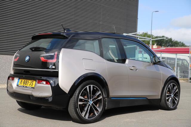 BMW i3 S 184pk Executive 120Ah 42 kWh/*Kashmir silver*/Lodge/Sunroof/Carplay/W-pomp/Camera/3-fase