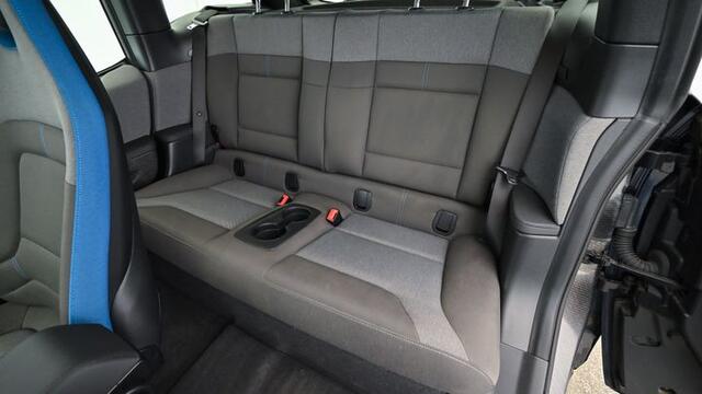 BMW i3 120Ah 42 kWh | Panorama | H&K | SOH 97% | Carplay | Camera | Sport-pakket | Exclusive | Interesse, Proefrit? Bel of app met: 06-24 28 28 42 / 06-42130156