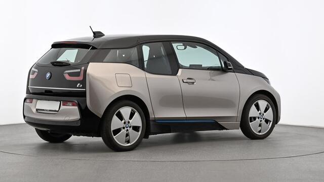 BMW i3 Executive 120Ah 42 kWh | Adaptive CC | LED | Navi | Weinig km | SOH 92% | Accu garantie tot 03.2028 | Interesse, Proefrit? Bel of app met: 06-24 28 28 42 / 06-42130156