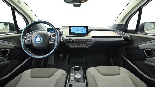 BMW i3 Executive 120Ah 42 kWh | Adaptive CC | LED | Navi | Weinig km | SOH 92% | Accu garantie tot 03.2028 | Interesse, Proefrit? Bel of app met: 06-24 28 28 42 / 06-42130156