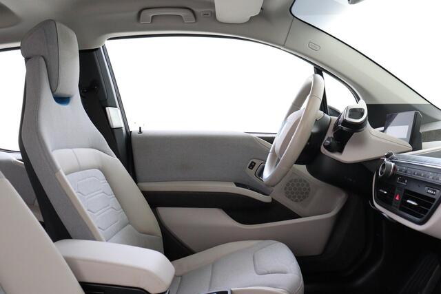 BMW i3 BASIS 94Ah 33 kWh -CAMERA|NAVI|STOELVERW.|WARMTEPOMP|19"