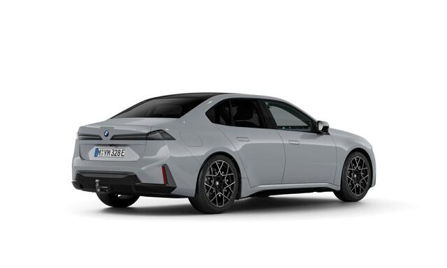 BMW i3 50 xDrive M Sport / Panoramadak / Trekhaak / M Multifunctionele stoelen / 3D Head-Up / Stuurverwarming / Parking Assistant Plus
