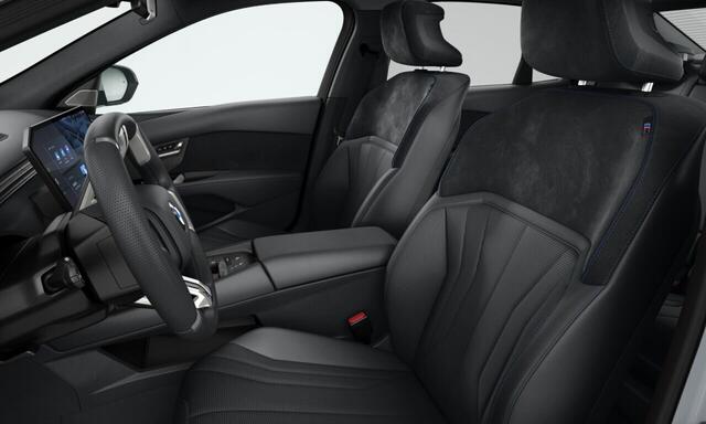 BMW i3 50 xDrive M Sport / Panoramadak / Trekhaak / M Multifunctionele stoelen / 3D Head-Up / Stuurverwarming / Parking Assistant Plus
