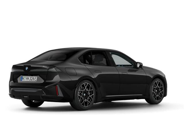 BMW i3 50 xDrive | First Edition | M Sportpakket | Panoramadak | Verlichte Iconic Glow grille | Harman Kardon