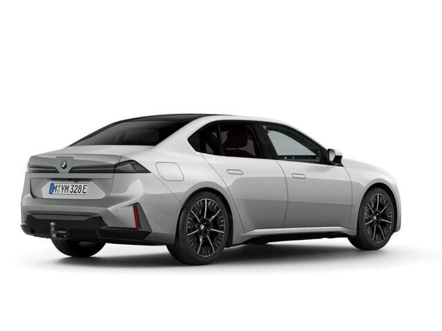 BMW i3 50 xDrive | First Edition | M Sportpakket | Verlichte Iconic Glow Grille | Harman Kardon | Trekhaak | Panoramadak