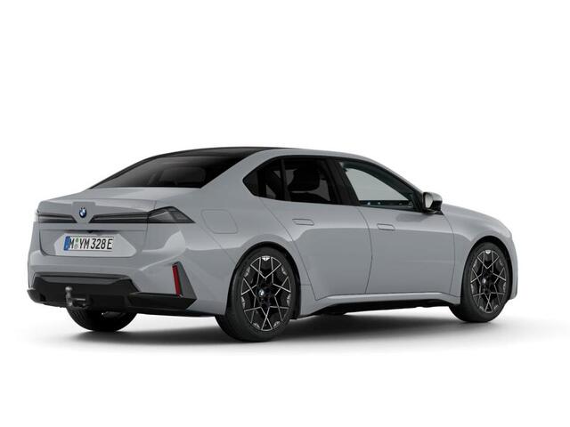 BMW i3 50 xDrive | First Edition | M Sportpakket | Harman Kardon | Panoramadak | Trekhaak | Verlichte Iconic Glow Grille