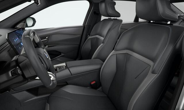 BMW i3 50 xDrive | First Edition | M Sportpakket | Panoramadak | Trekhaak | Harman Kardon | Verlichte Iconic Glow Grille