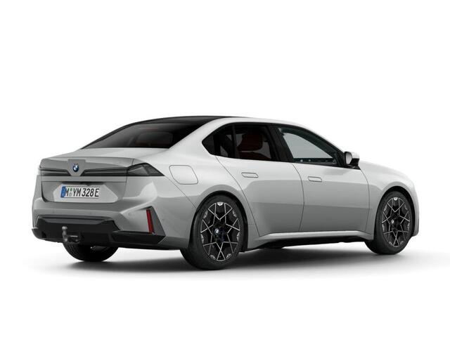 BMW i3 50 xDrive | First Edition | M Sportpakket | Harman Kardon | Panoramadak | Trekhaak | Verlichte Iconic Glow Grille