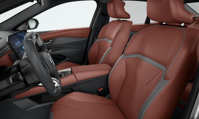 BMW i3 50 xDrive | First Edition | M Sportpakket | Harman Kardon | Panoramadak | Trekhaak | Verlichte Iconic Glow Grille