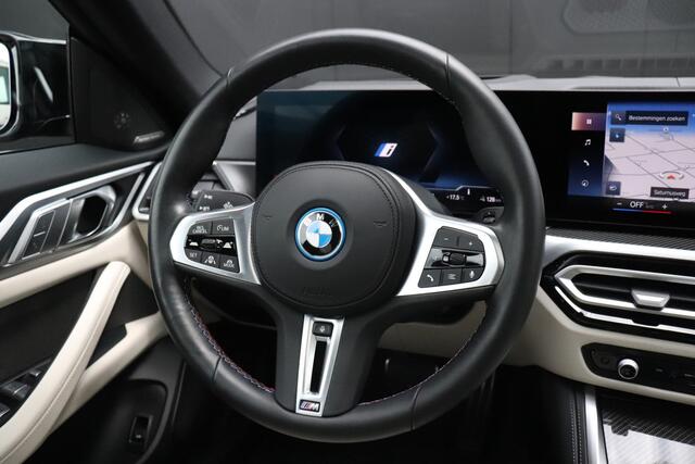 BMW i4 M50 High Executive 84 kWh | 544 PK | HARMAN & KARDON | LEDER | SCHUIFDAK | HEAD-UP | STOELVERWARMING | 360° CAMERA | CRUISE | NAVI | AIRCO |