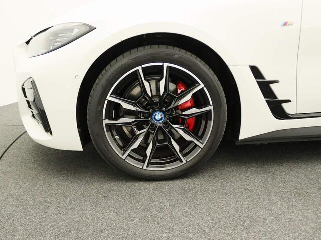 BMW i4 M50 High Executive M Sportpakket Pro 84kwh / Schuifdak / Harman Kardon / Elektrisch verstelbare stoelen / 19''