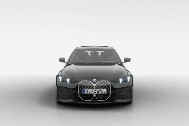 BMW i4 eDrive40 | M Sport | Elektrisch bediend glazen schuif-/kanteldak | Extra getint glas