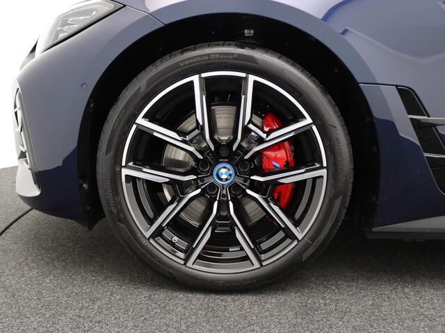BMW i4 eDrive35 High Executive | M Sportpakket Pro | Safety Pack | Schuifdak | Active Cruise Control | Harman Kardon | 19''