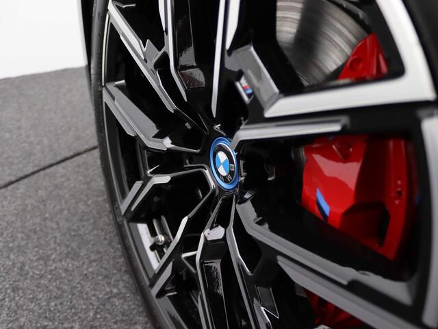 BMW i4 eDrive35 High Executive | M Sportpakket Pro | Safety Pack | Schuifdak | Active Cruise Control | Harman Kardon | 19''