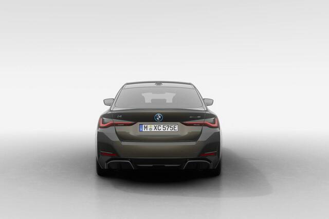 BMW i4 eDrive40 84 kWh | M Sportpakket | Extra getint glas in achterportierruiten en achterruit