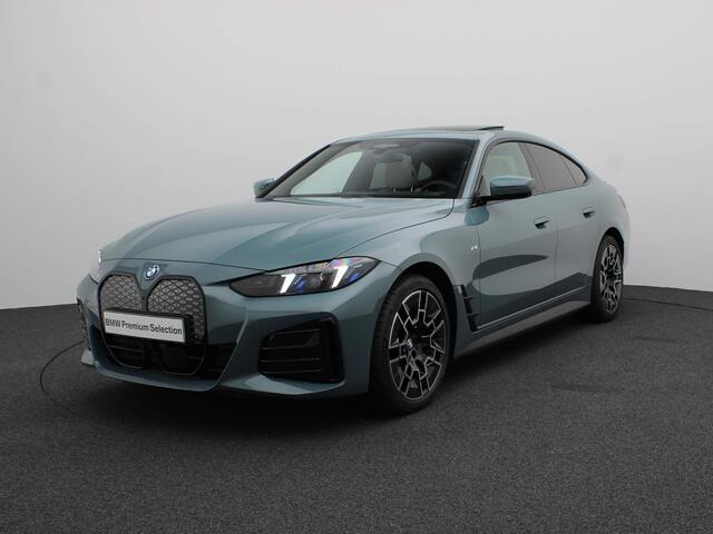 BMW i4 eDrive35 M SportPakket Pro | Innovation Pack | Comfort Pack | Comfort Access | Schuifdak | Elektrisch Verstelbare Stoelen | Driving Assistant Professional | Harman Kardon | 19''