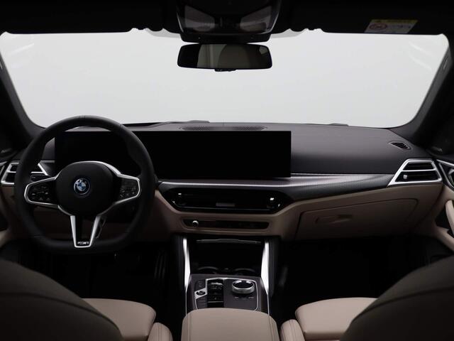 BMW i4 eDrive35 M SportPakket Pro | Innovation Pack | Comfort Pack | Comfort Access | Schuifdak | Elektrisch Verstelbare Stoelen | Driving Assistant Professional | Harman Kardon | 19''