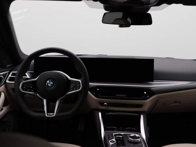 BMW i4 eDrive35 M SportPakket Pro | Innovation Pack | Comfort Pack | Comfort Access | Schuifdak | Elektrisch Verstelbare Stoelen | Driving Assistant Professional | Harman Kardon | 19''