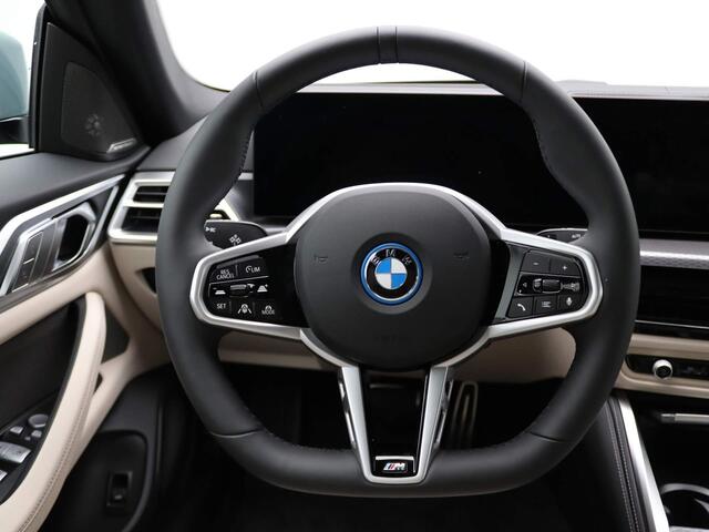 BMW i4 eDrive35 M SportPakket Pro | Innovation Pack | Comfort Pack | Comfort Access | Schuifdak | Elektrisch Verstelbare Stoelen | Driving Assistant Professional | Harman Kardon | 19''