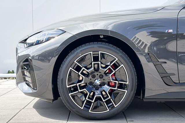 BMW i4 eDrive35 M-Sport / Stoelverwarming / Getinte Ramen / Parking Assistant Plus / Driving Assistant / Head Up Display