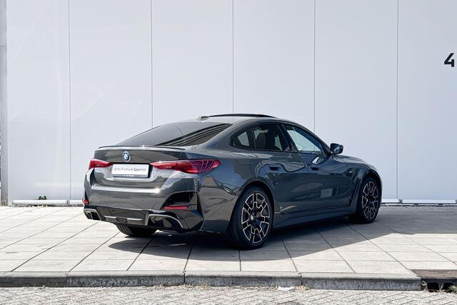BMW i4 eDrive35 M-Sport / Stoelverwarming / Getinte Ramen / Parking Assistant Plus / Driving Assistant / Head Up Display