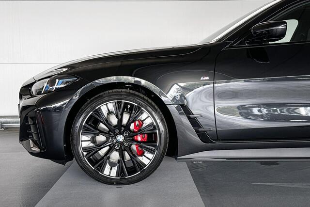 BMW i4 eDrive35 M Sport Edition 70 kWh | M Sportpakket Pro | Elektrisch bediend glazen schuif-/kanteldak