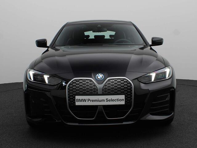 BMW i4 eDrive35 M Sport Edition | Stuurwielrand verwarmd | DAB | Parking Assistant | 18''