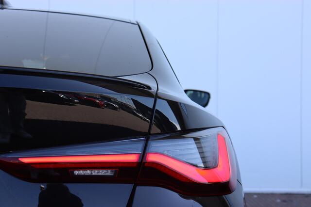 BMW i4 eDrive40 High Executive M-Sport Stoelen /